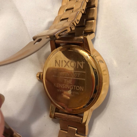 Rose gold Nixon watch - Picture 4 of 4